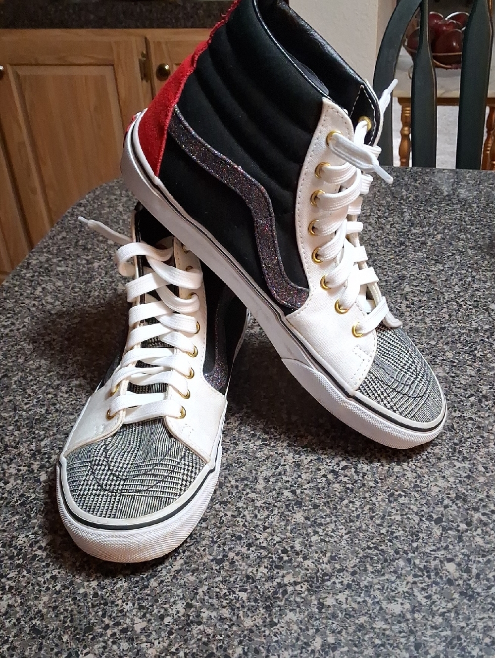 Vans white and black Skateboard Sneaker with red logo Mens 8.5 Womans 10